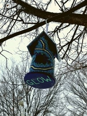Maison à oiseaux par les Artistes Anonymes du Bronx - Bleu et brillant