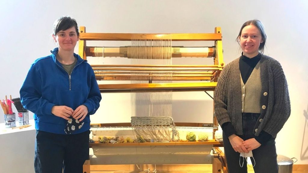 Jessica Broder et Jeannette Johns, les 2 artistes textiles en résidence dans le cadre de Couvre-sol vivant – Résidence en arts visuels au Centre Henri-Lemieux