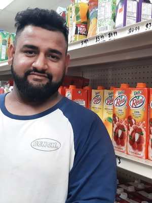 Gursharan Singh, propriétaire du Supermarché Dhillon Punjab