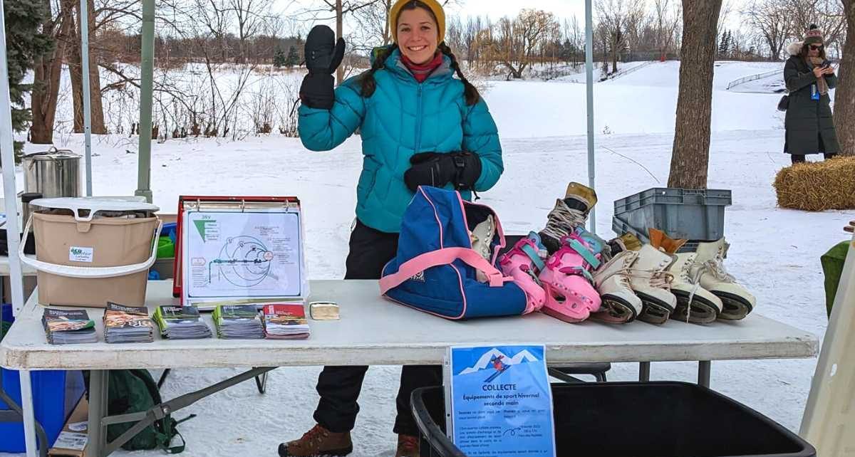 Anne-Sophie Lemay au kiosque de l'Éco-quartier lors de la fête hivernale au parc des Rapides