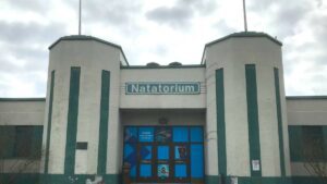 L'entrée du Natatorium de Verdun, condamnée depuis plusieurs années ( 21 avril 2024)